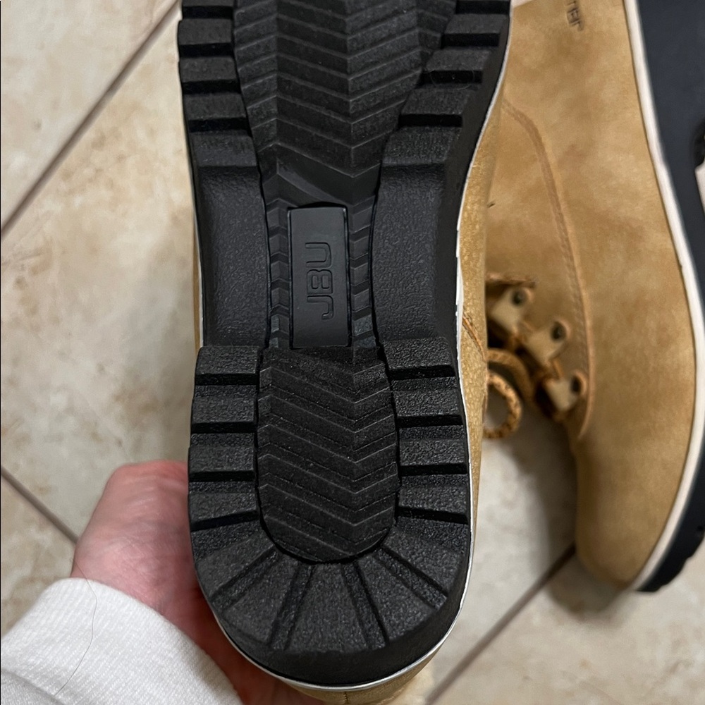 JBU Women's Tan Winter Boots with Black Soles Size 6 - Picture 4 of 14
